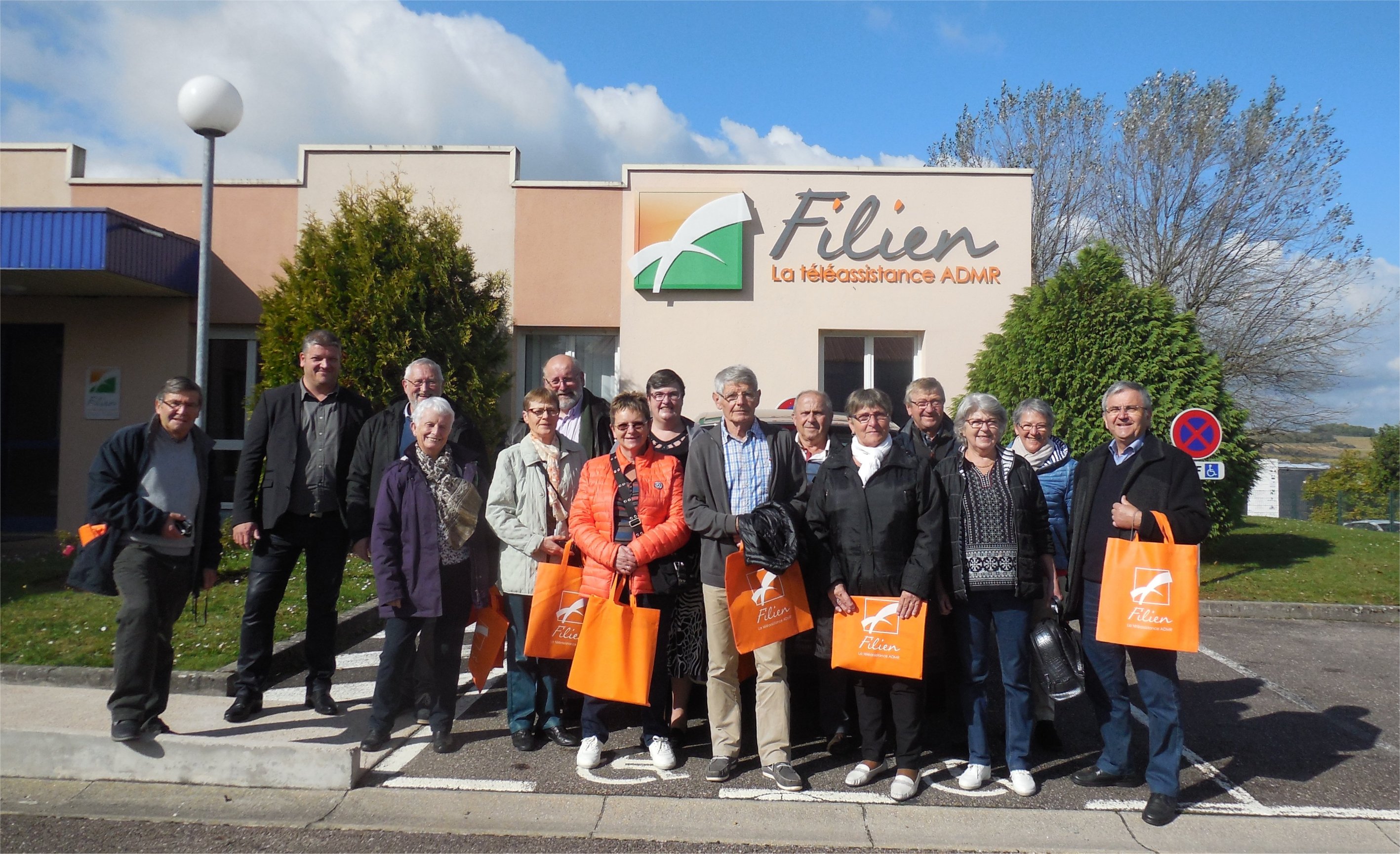Les bénévoles en visite au centre Téléassistance FILIEN
